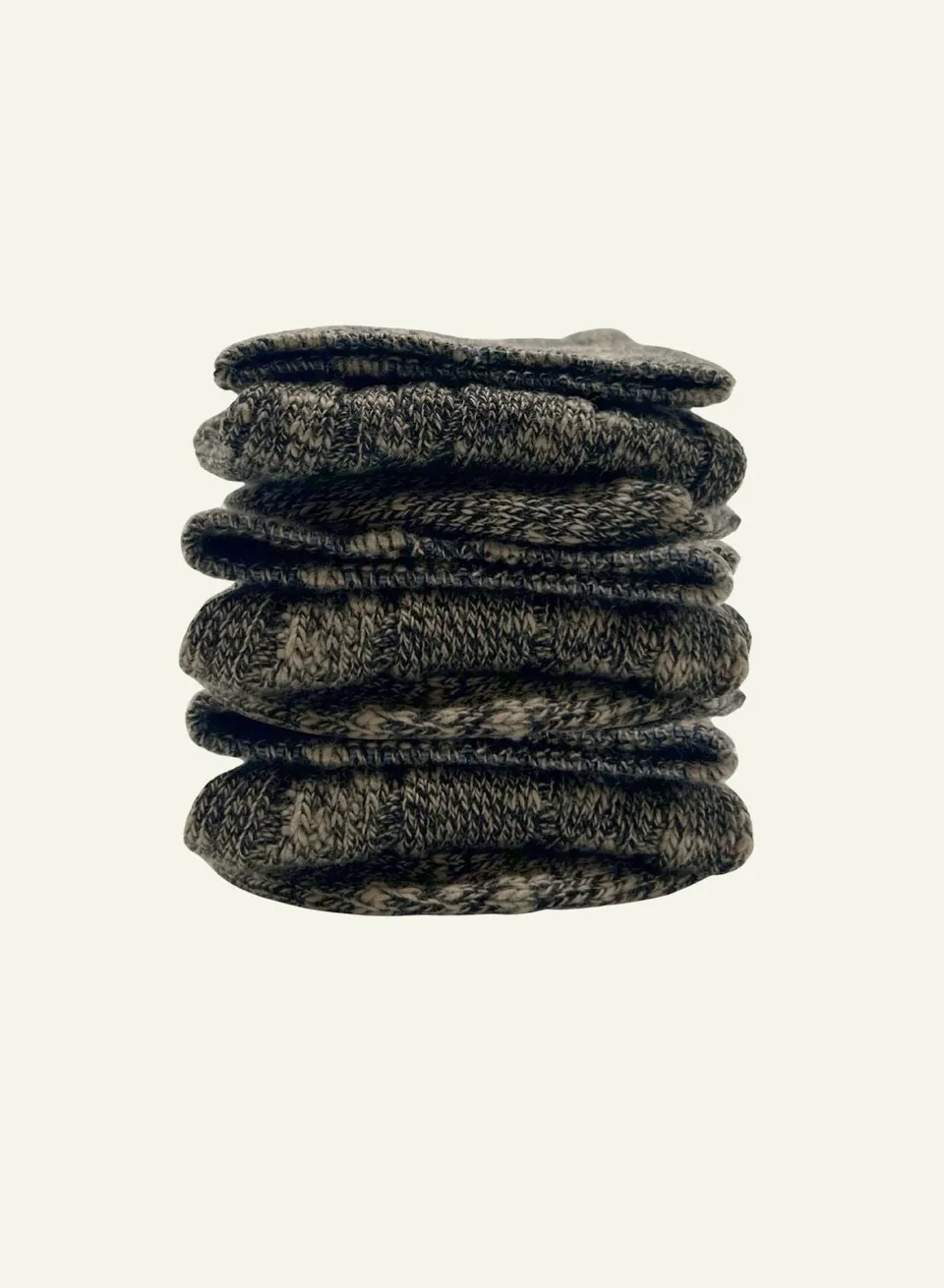 archiduchesse-cocooning-d-hiver-noir-gris-chaussettes-chaudes image 1