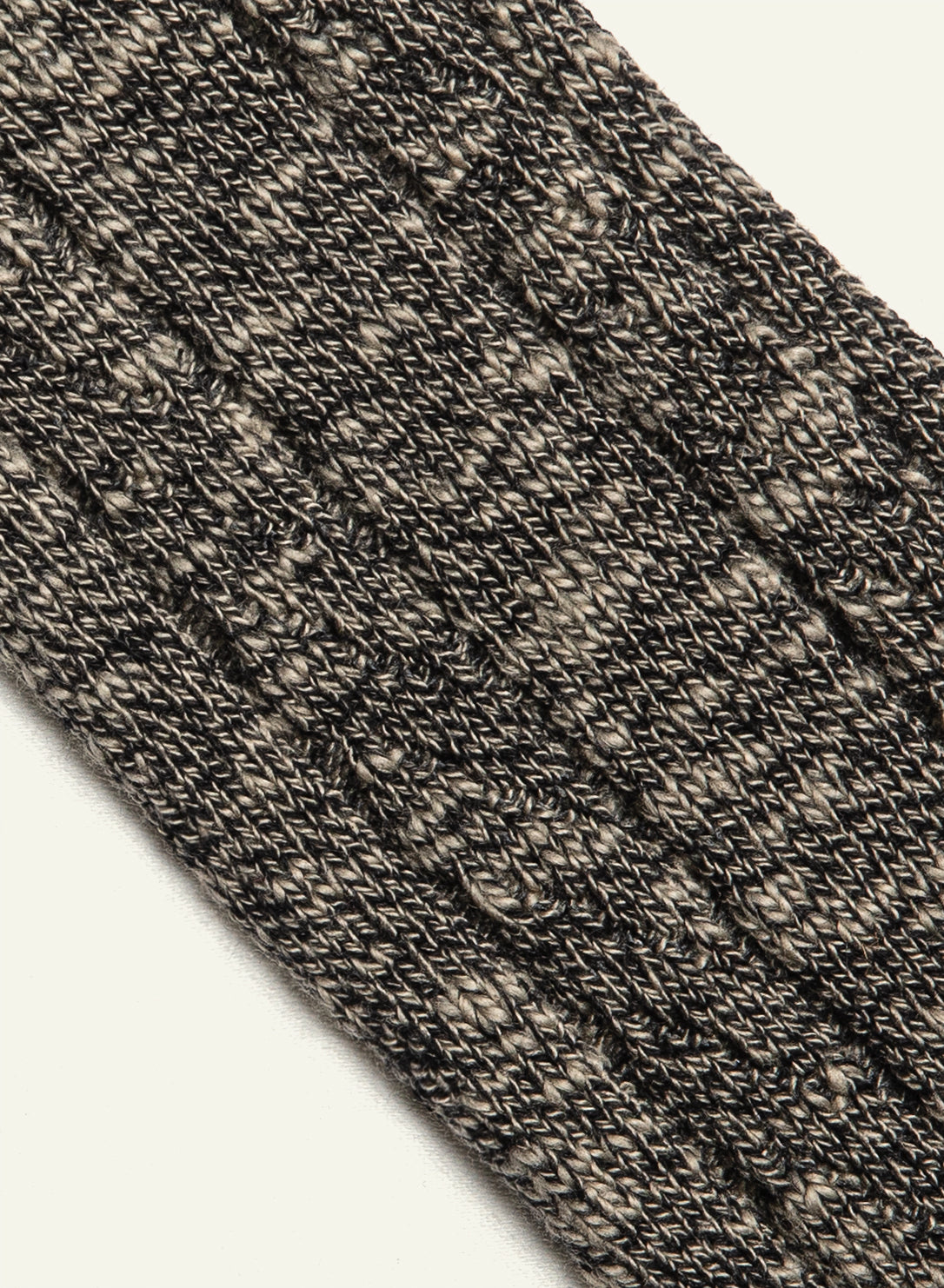 archiduchesse-cocooning-d-hiver-noir-gris-chaussettes-chaudes image 5