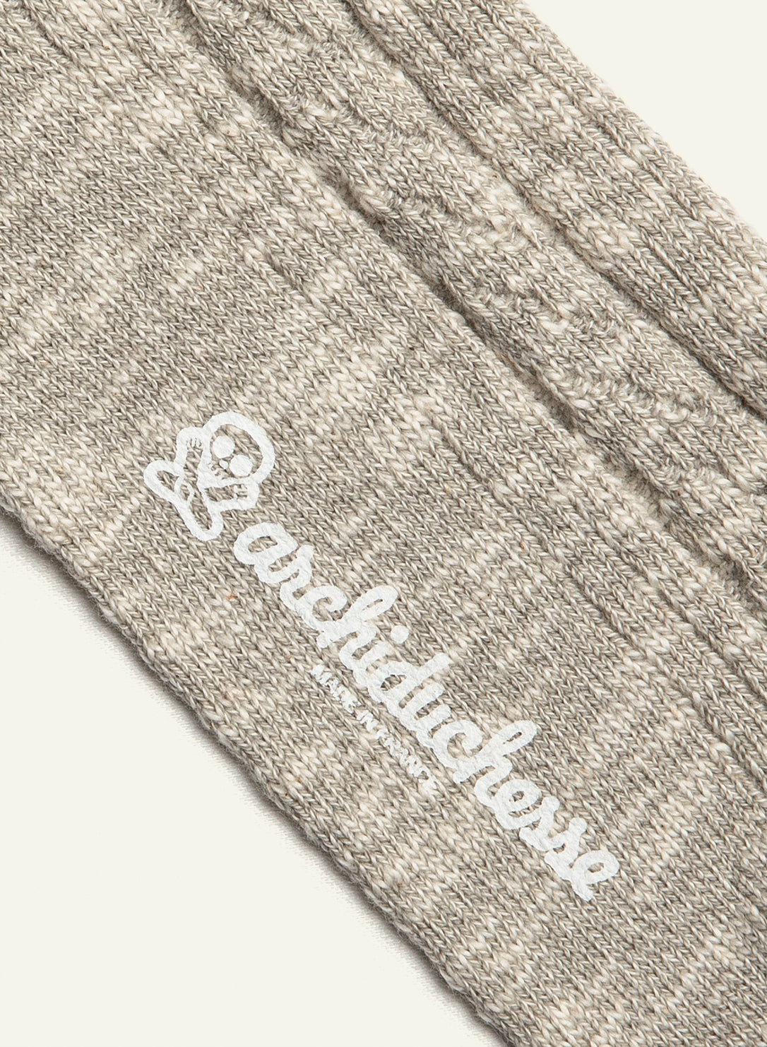 archiduchesse-cocooning-d-hiver-gris-chaussettes-chaudes image 5