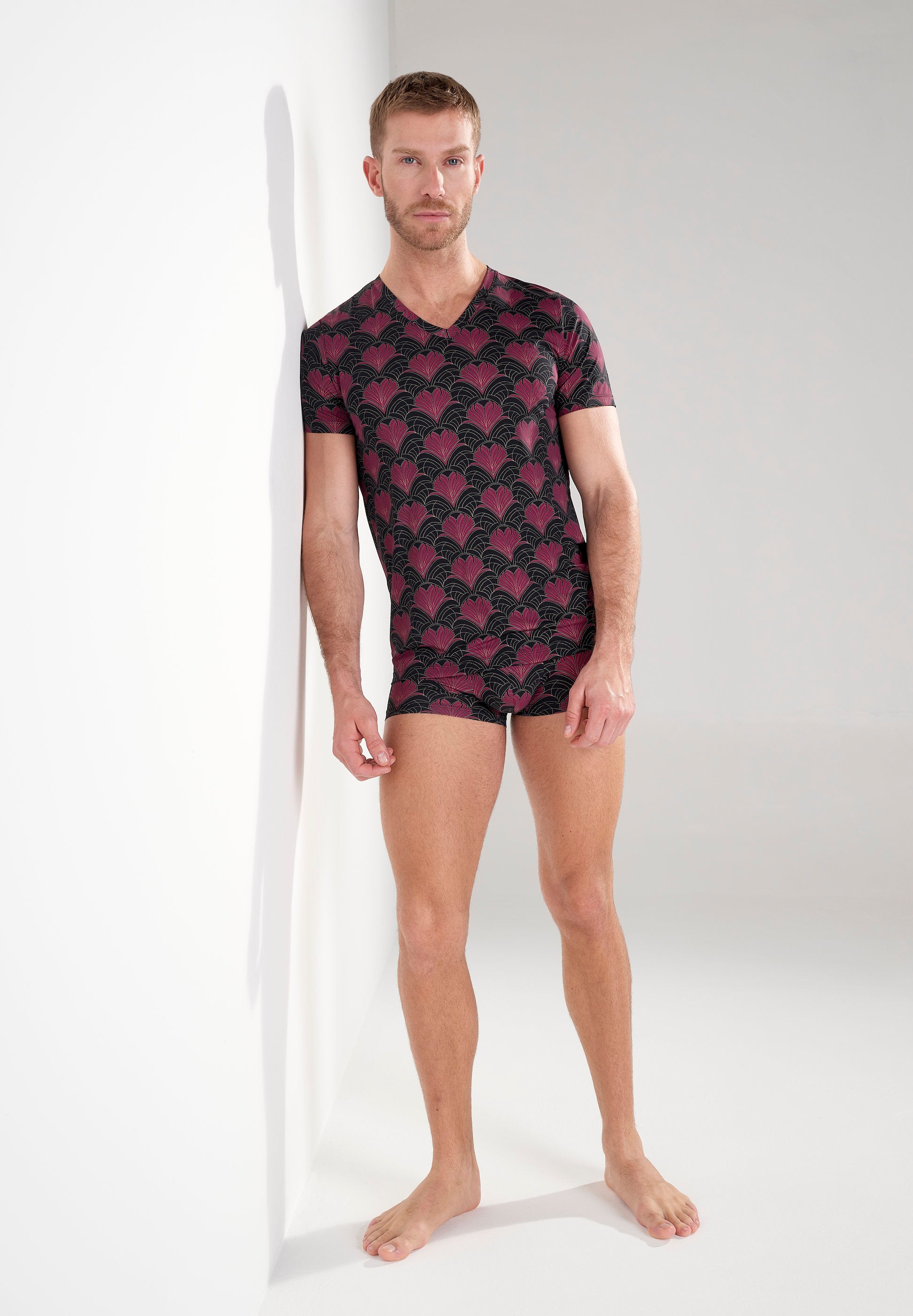 hom-carlyle-t-shirt-col-v-homme-bordeaux-imprim image 4