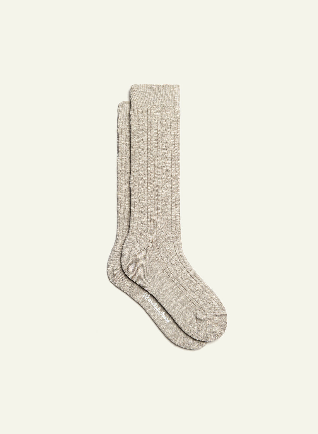 archiduchesse-cocooning-d-hiver-gris-chaussettes-chaudes image 2