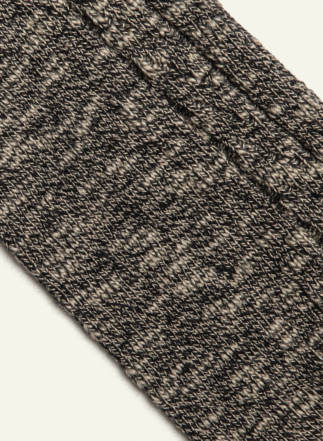 archiduchesse-cocooning-d-hiver-noir-gris-chaussettes-chaudes image 4