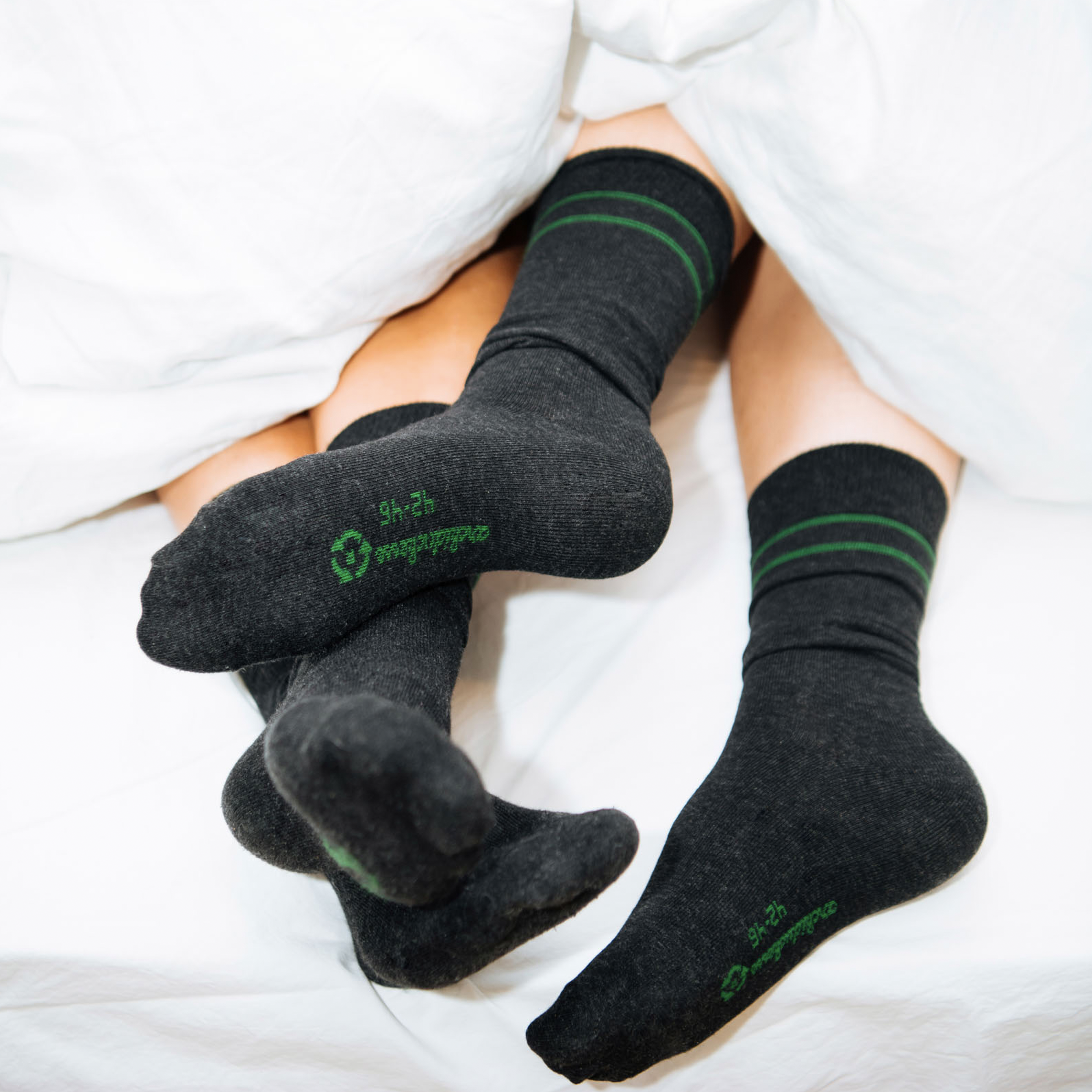 archiduchesse-recycl-e-re-n-e-chaussettes-grises-recycl-es image 2