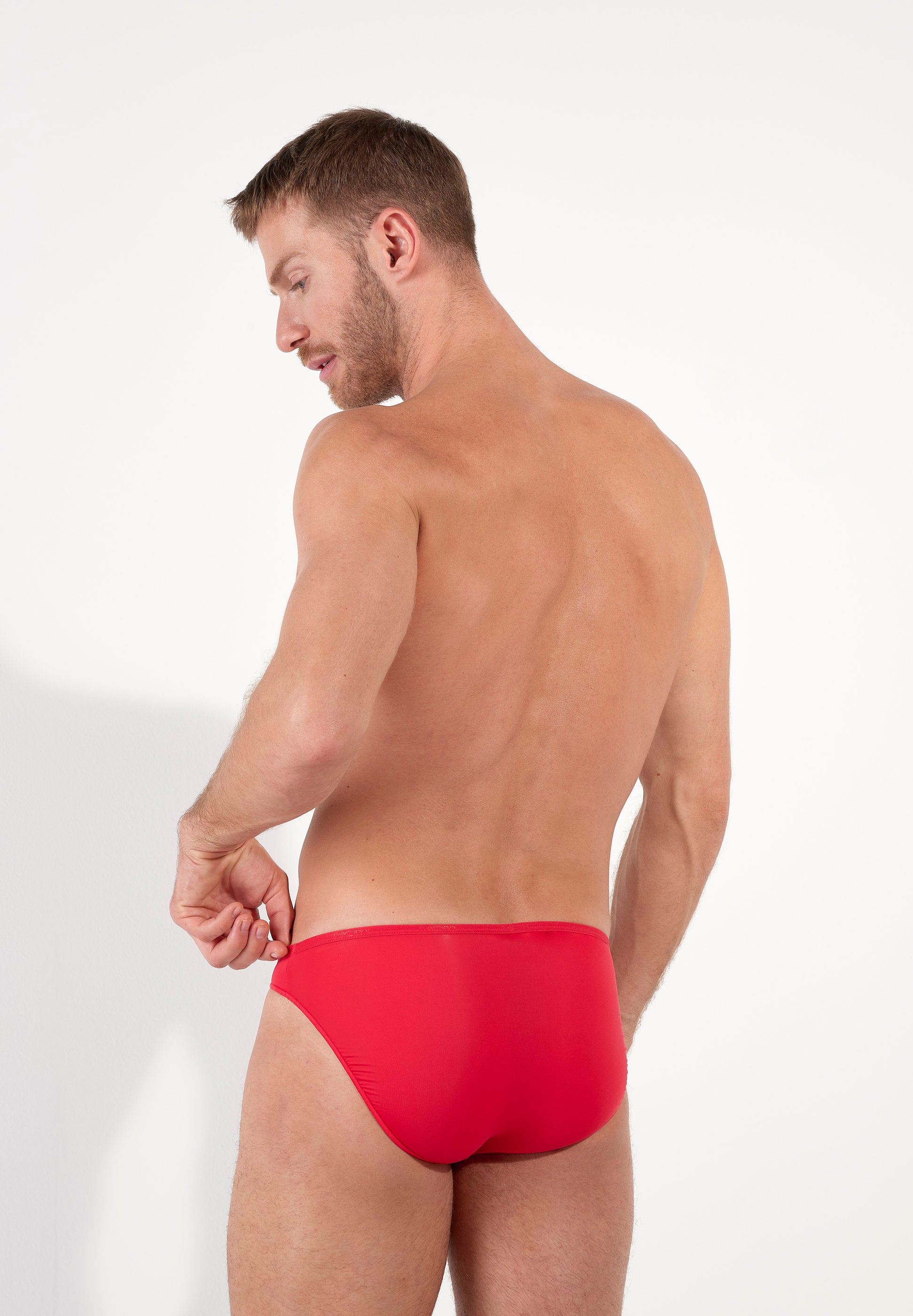 hom-plumes-404756-404063-micro-slip-rouge-invisible image 3