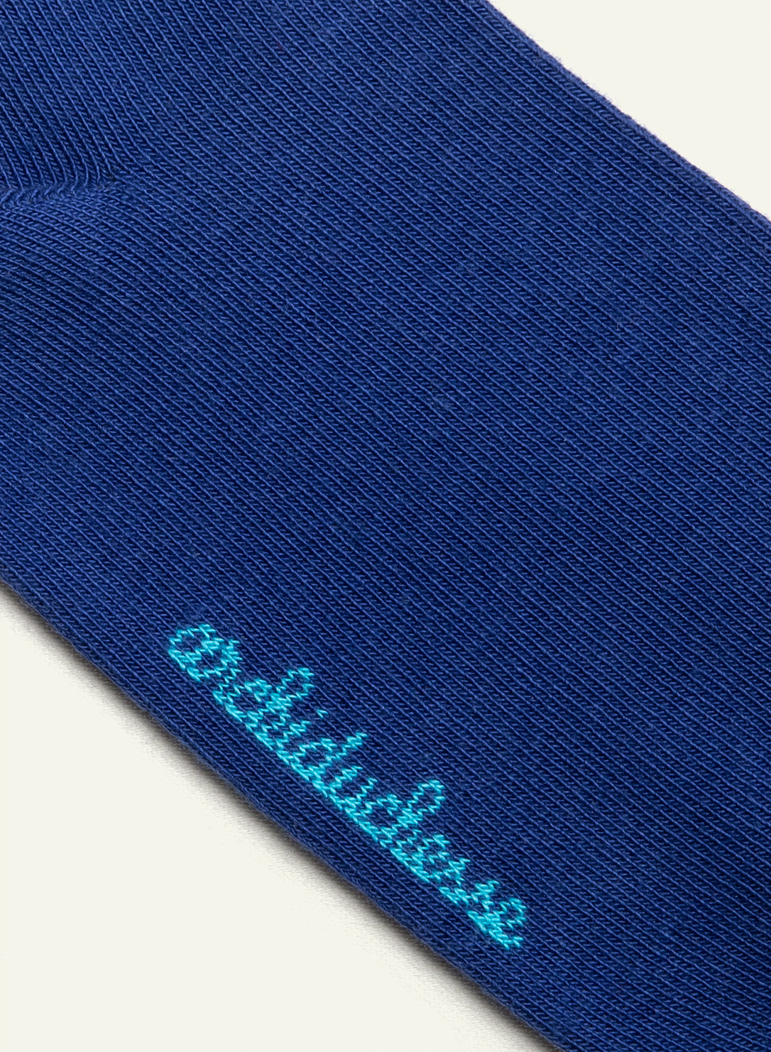 archiduchesse-courte-bleu-monochrome-chaussettes-coton-cheville image 4