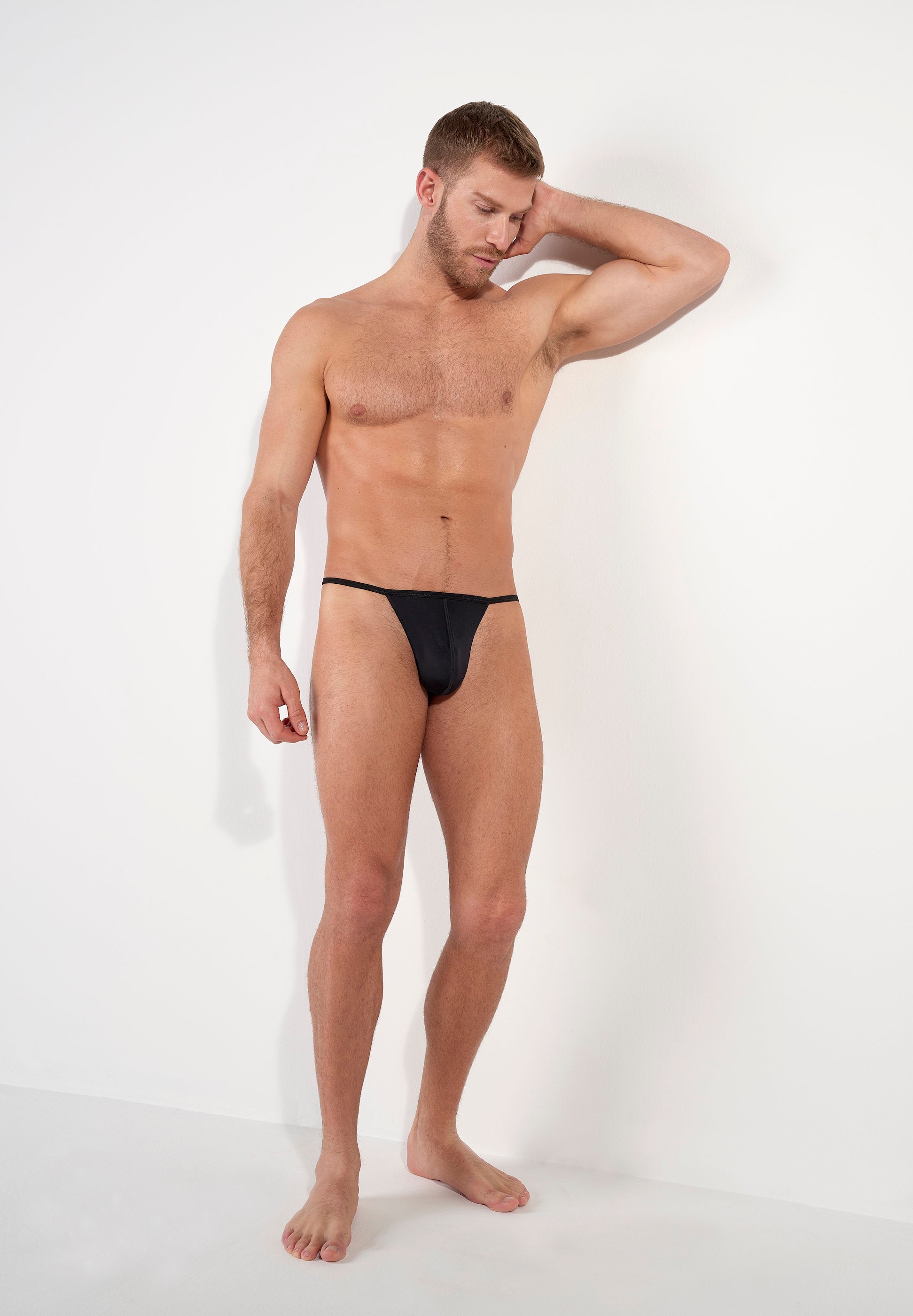 hom-plume-g-string-359931-400004-string-noir-invisible image 4