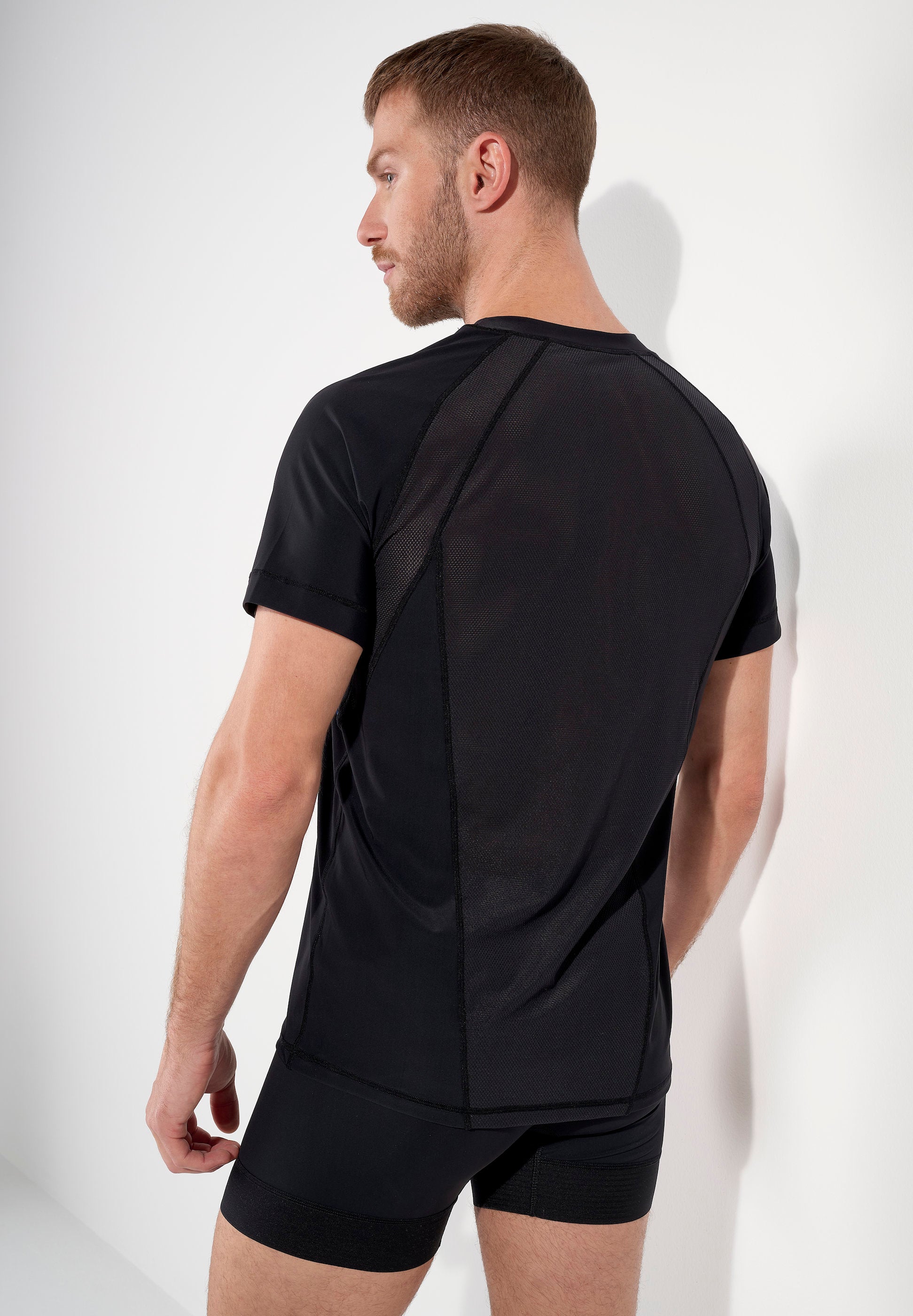 hom-sports-lab-403046-400004-tee-shirt-sport-homme-noir image 4