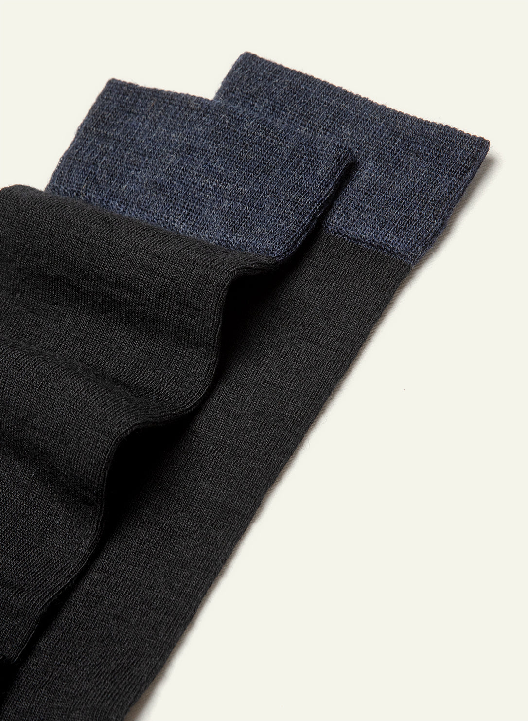archiduchesse-cocooning-de-laine-chaussettes-noir-laine-m-rinos image 3