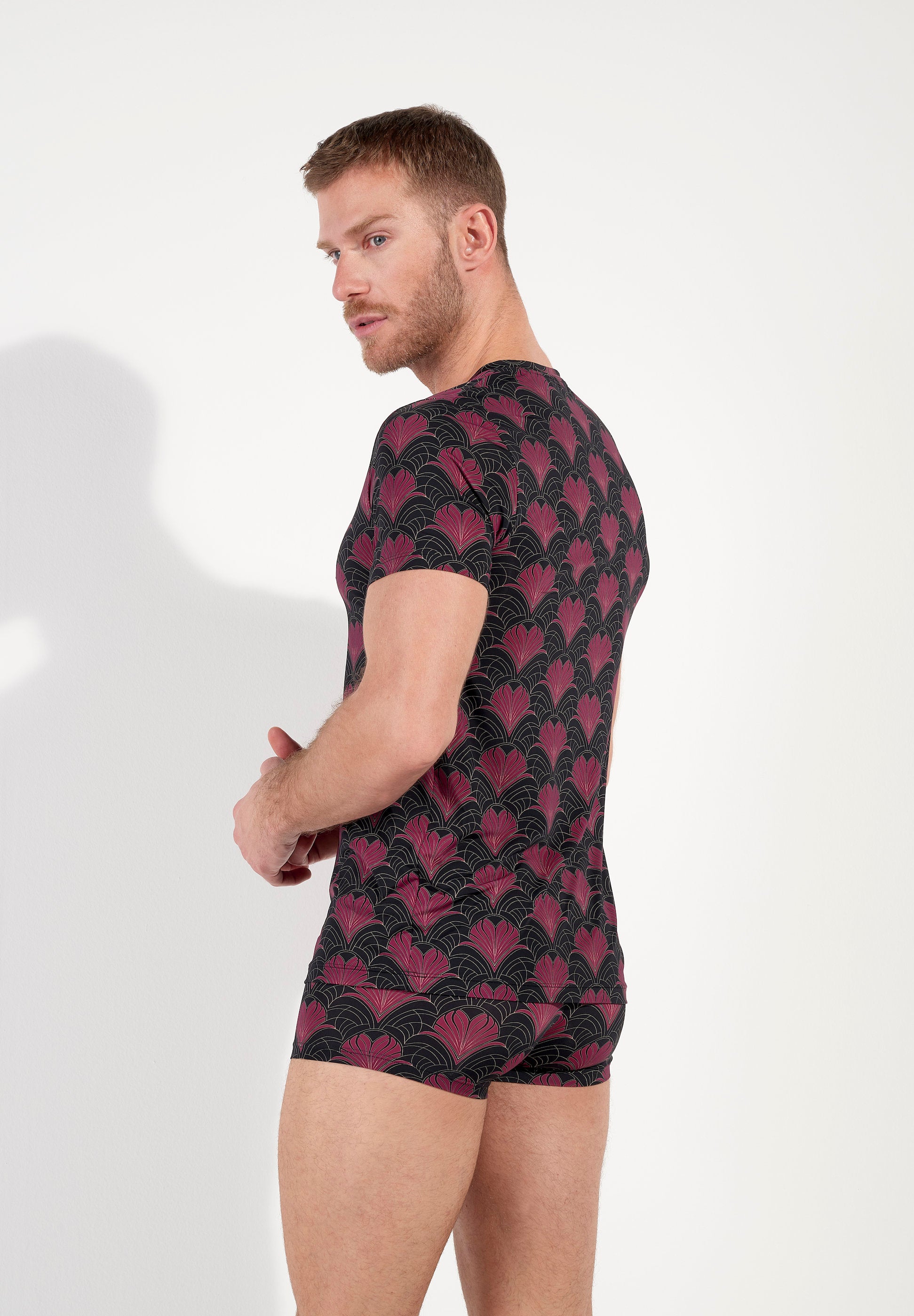 hom-carlyle-t-shirt-col-v-homme-bordeaux-imprim image 3