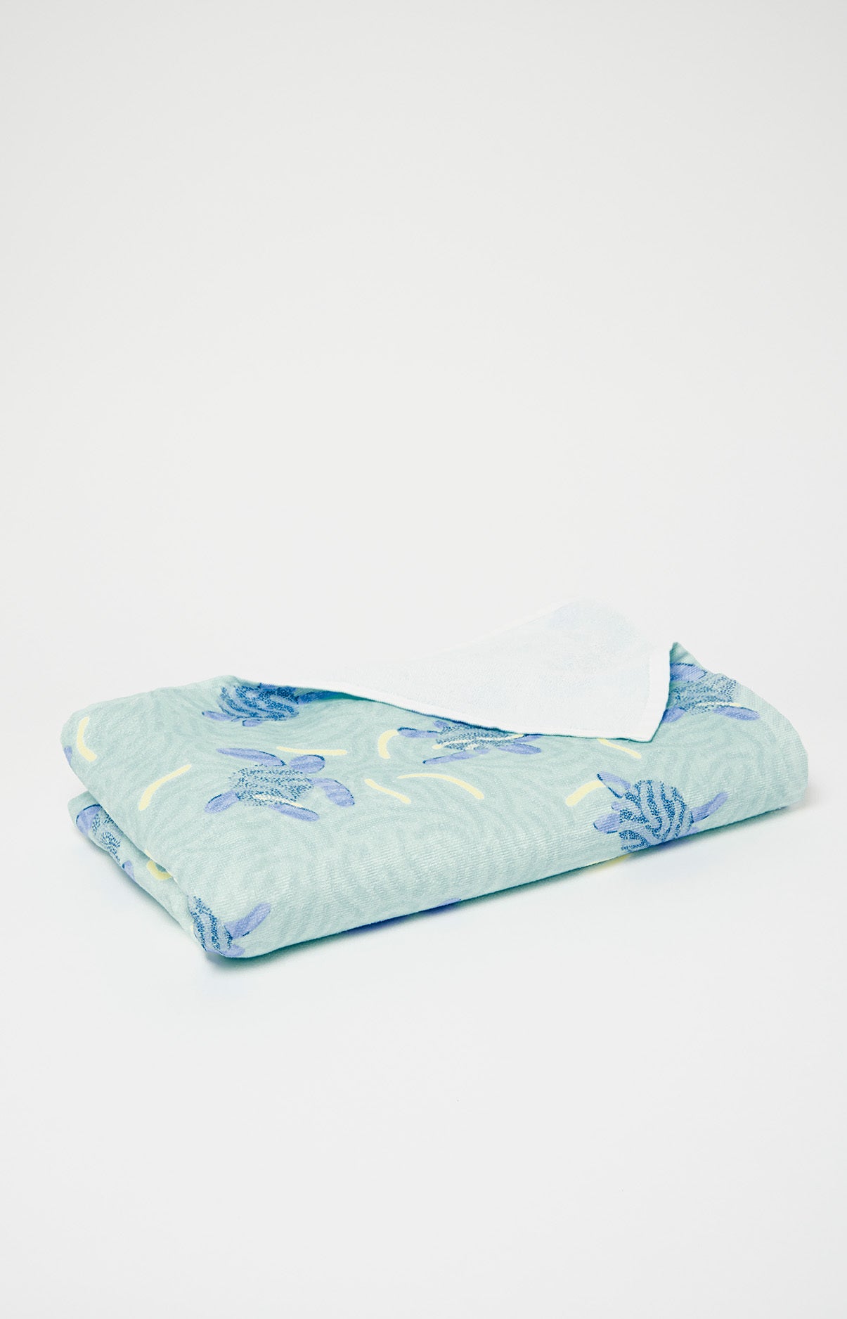 arthur-bob-tortue-serviette-de-plage-verte-100x180-cm image 1