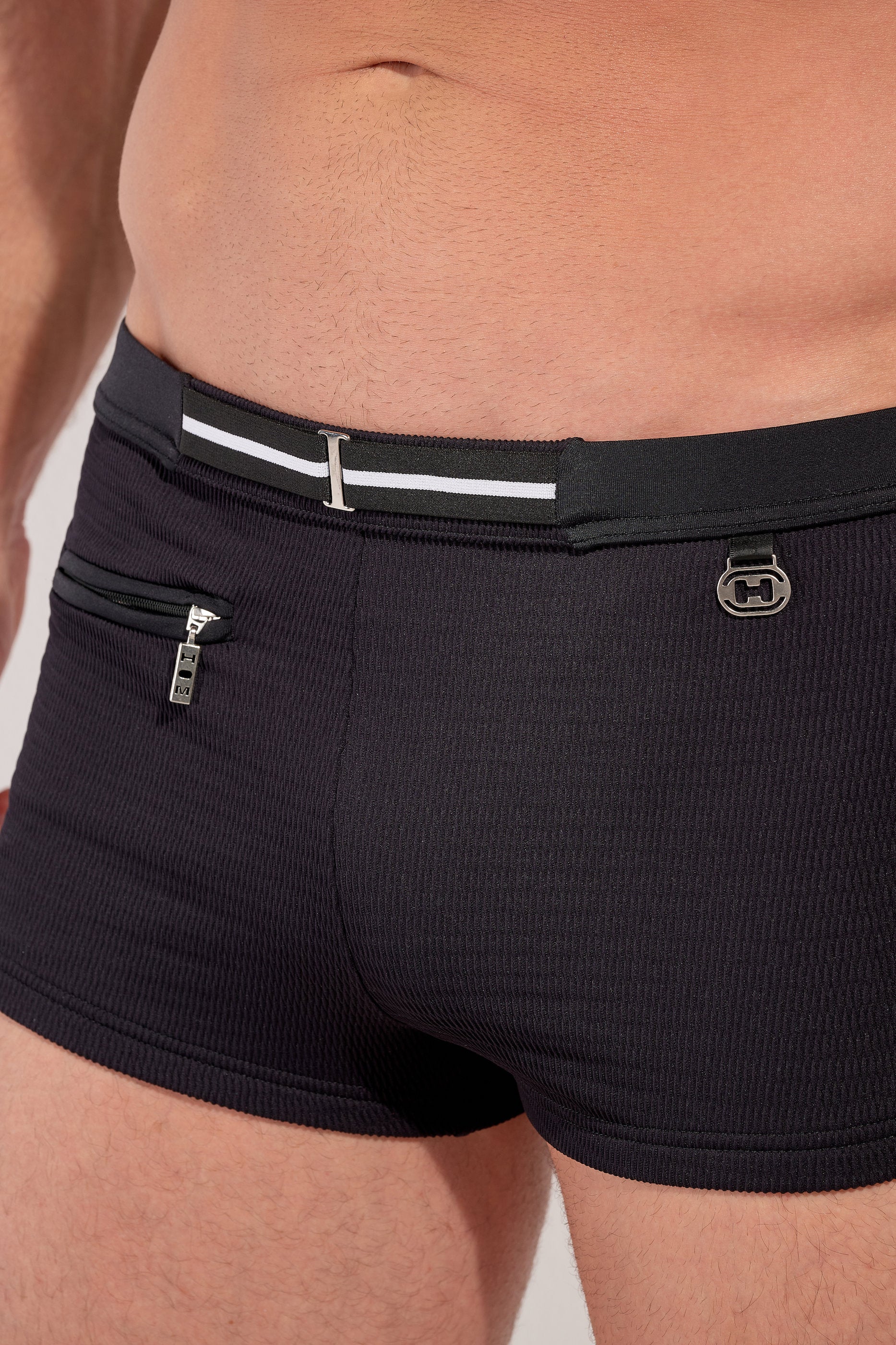 hom-h-fresh-harold-short-de-bain-noir-coupe-droite image 5