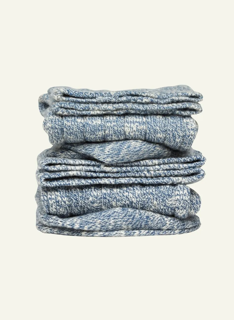 archiduchesse-cocooning-d-hiver-bleu-chaussettes-chaudes image 1