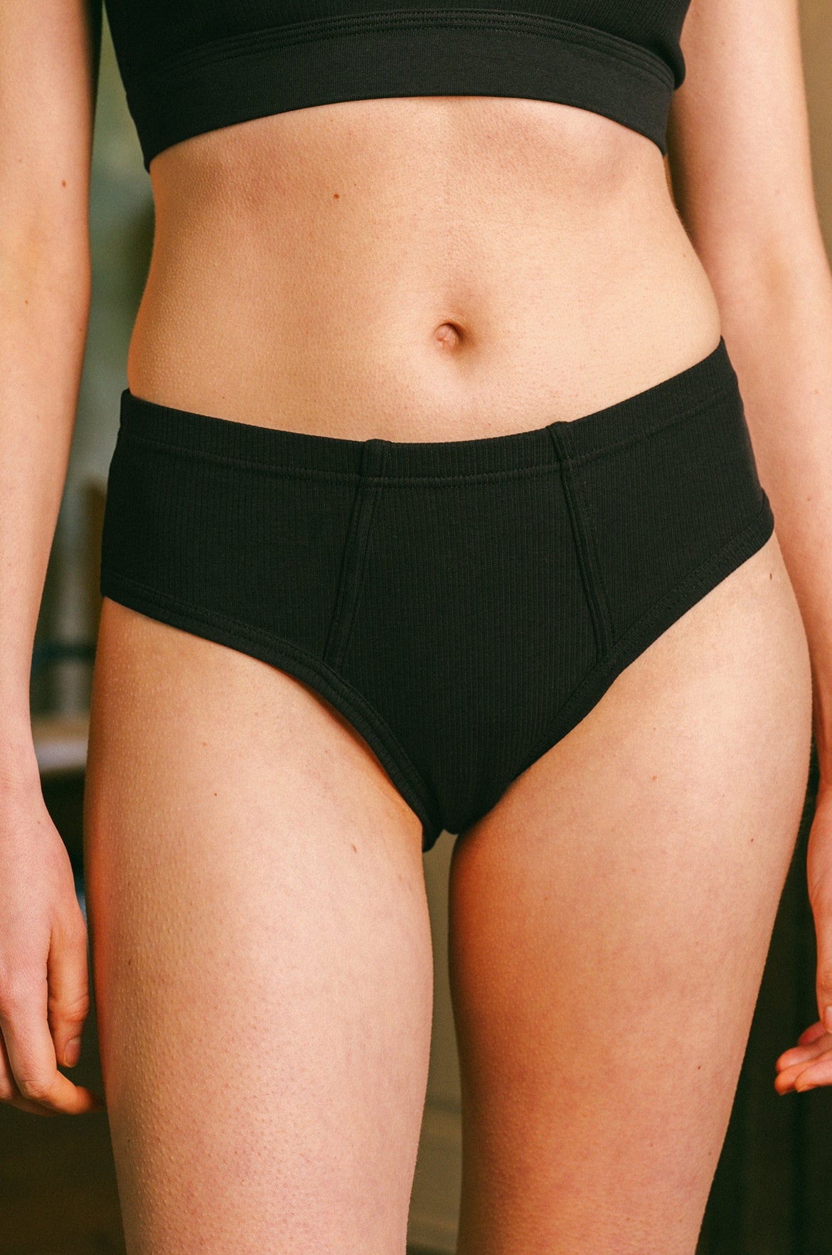p-trone-culotte-midi-c-tel-e-classique-noir-m image 4